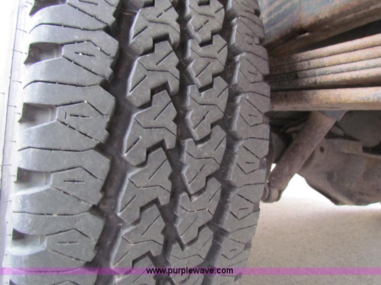 image for item B7088 2002 Chevrolet C2500HD pickup truck