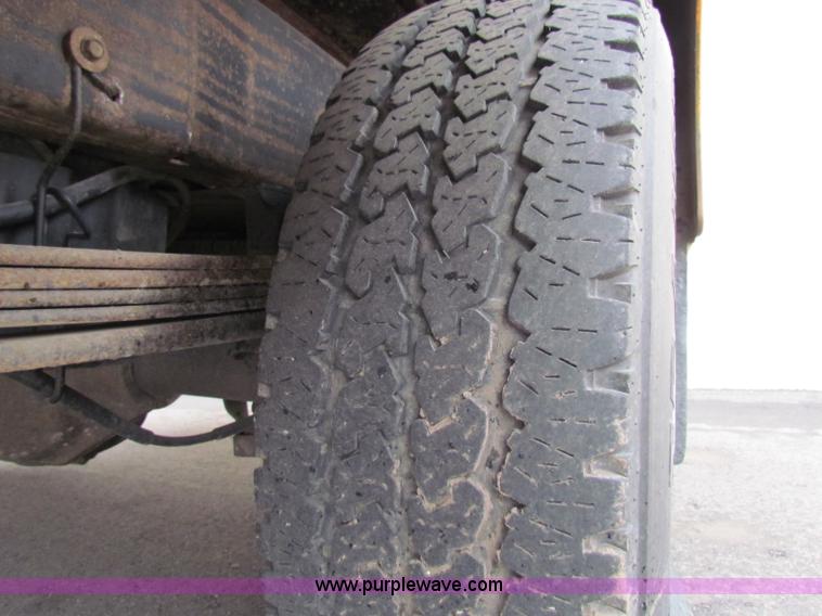 image for item B7088 2002 Chevrolet C2500HD pickup truck