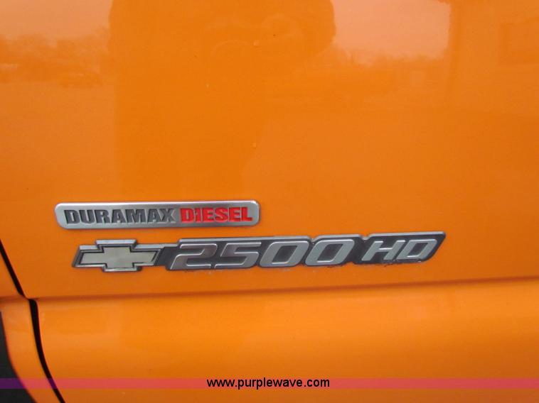 image for item B7088 2002 Chevrolet C2500HD pickup truck
