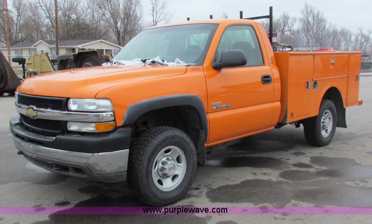 image for item B7089 2002 Chevrolet Silverado C2500HD pickup truck