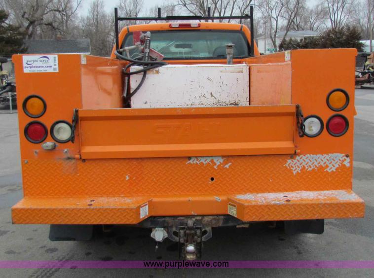 image for item B7089 2002 Chevrolet Silverado C2500HD pickup truck