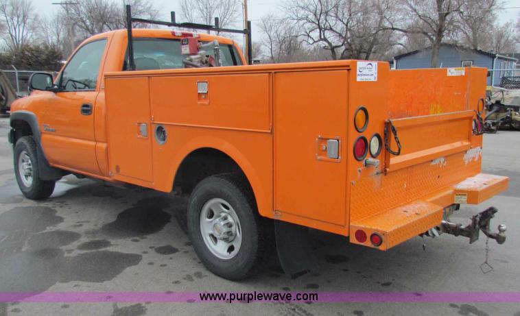 image for item B7089 2002 Chevrolet Silverado C2500HD pickup truck