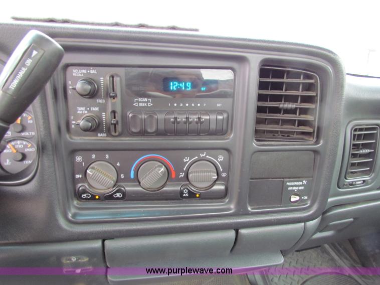 image for item B7089 2002 Chevrolet Silverado C2500HD pickup truck