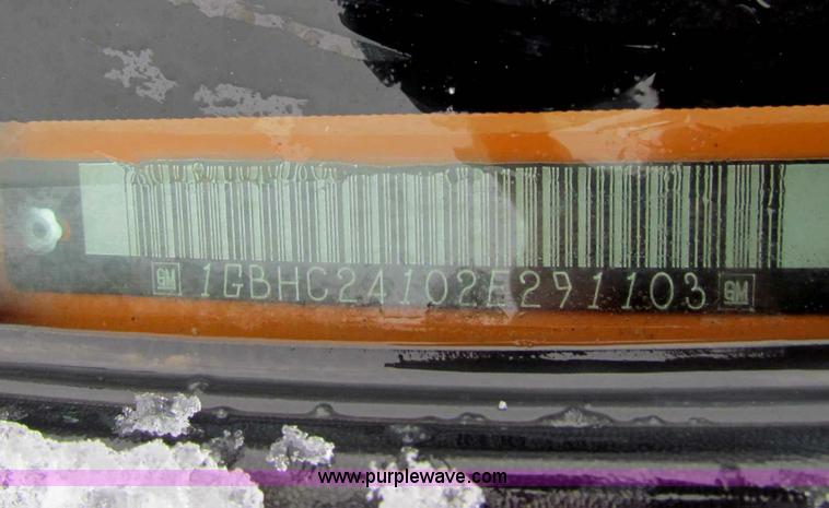 image for item B7089 2002 Chevrolet Silverado C2500HD pickup truck