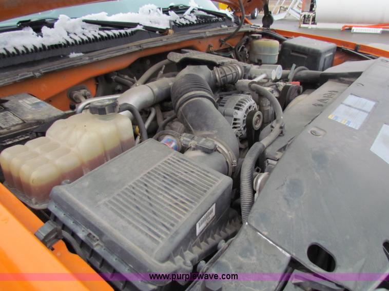 image for item B7089 2002 Chevrolet Silverado C2500HD pickup truck