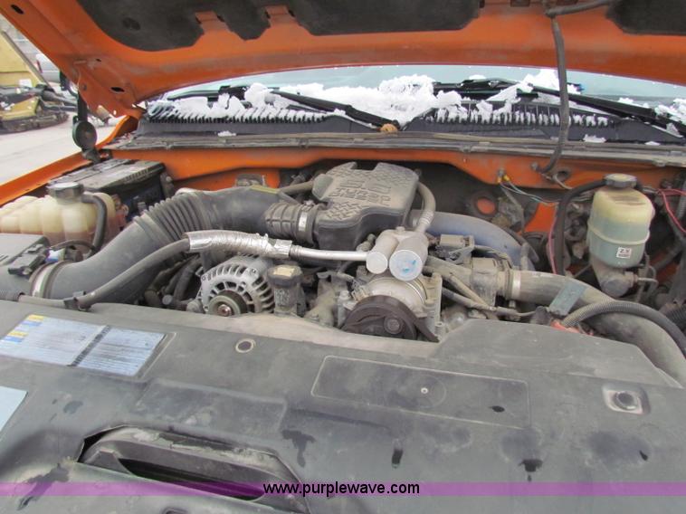 image for item B7089 2002 Chevrolet Silverado C2500HD pickup truck