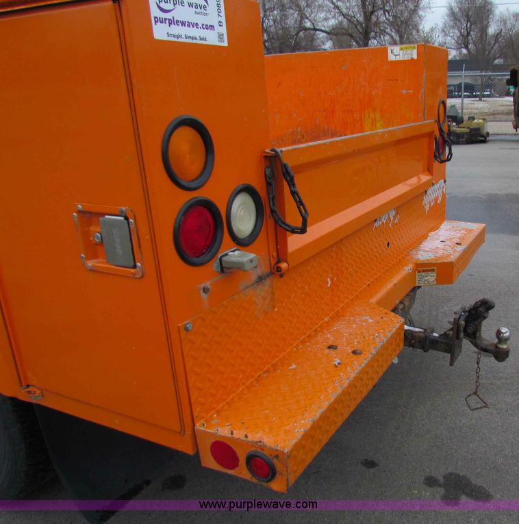 image for item B7089 2002 Chevrolet Silverado C2500HD pickup truck