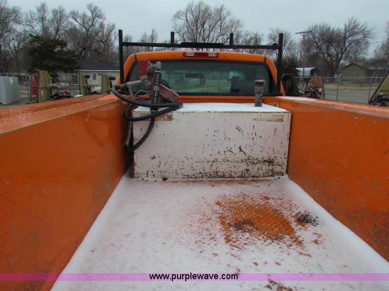 image for item B7089 2002 Chevrolet Silverado C2500HD pickup truck