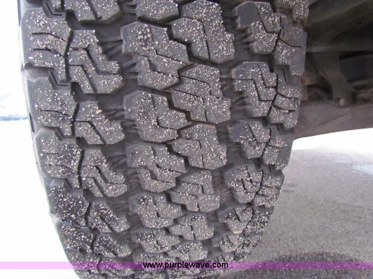 image for item B7089 2002 Chevrolet Silverado C2500HD pickup truck