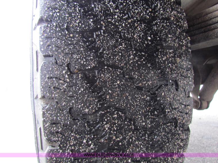 image for item B7089 2002 Chevrolet Silverado C2500HD pickup truck