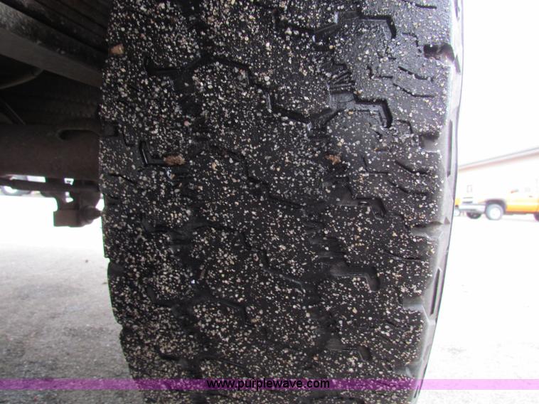 image for item B7089 2002 Chevrolet Silverado C2500HD pickup truck