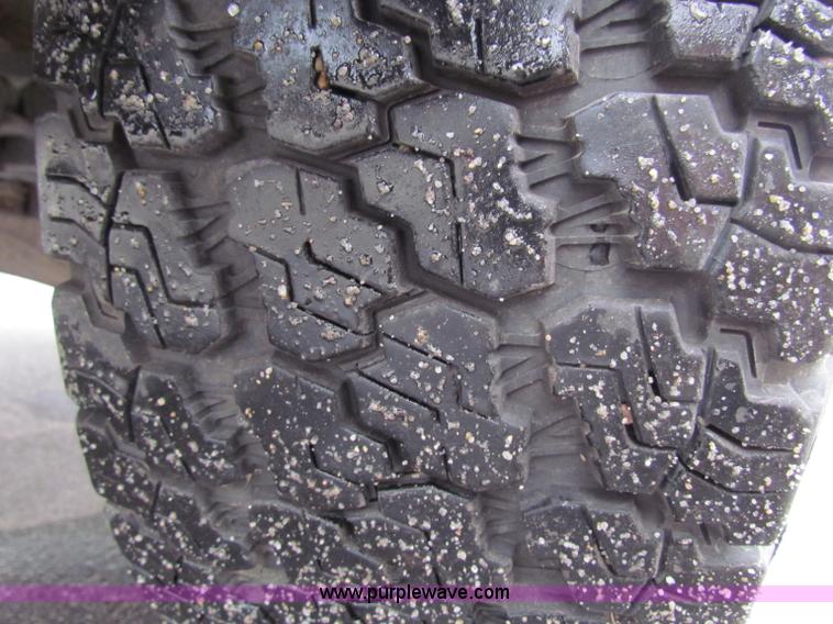 image for item B7089 2002 Chevrolet Silverado C2500HD pickup truck