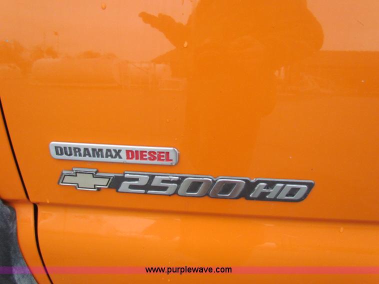 image for item B7089 2002 Chevrolet Silverado C2500HD pickup truck