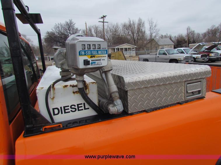 image for item B7090 2002 Chevrolet Silverado C2500HD pickup truck