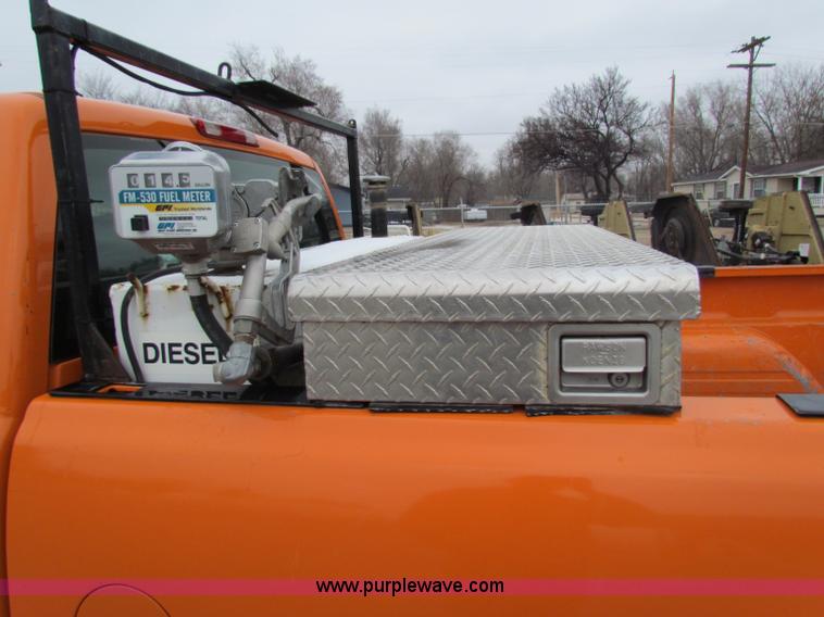 image for item B7090 2002 Chevrolet Silverado C2500HD pickup truck