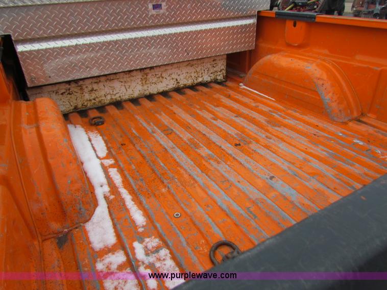 image for item B7090 2002 Chevrolet Silverado C2500HD pickup truck