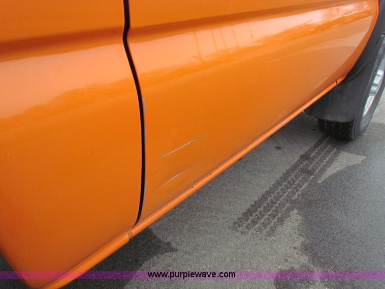 image for item B7090 2002 Chevrolet Silverado C2500HD pickup truck