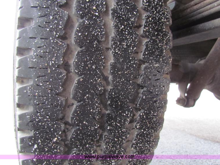 image for item B7090 2002 Chevrolet Silverado C2500HD pickup truck