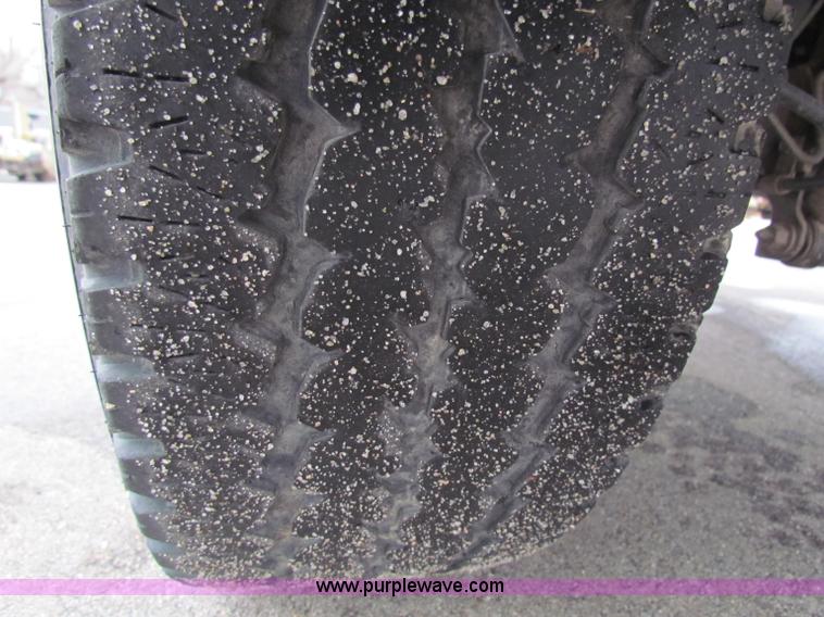 image for item B7090 2002 Chevrolet Silverado C2500HD pickup truck