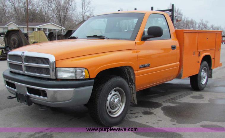 image for item B7091 2001 Dodge Ram 2500HD pickup truck