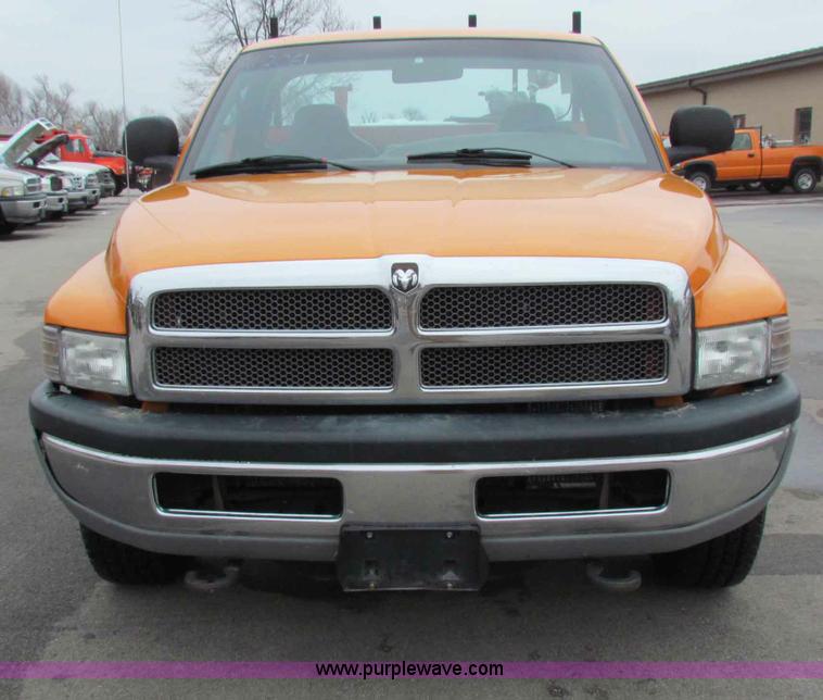 image for item B7091 2001 Dodge Ram 2500HD pickup truck