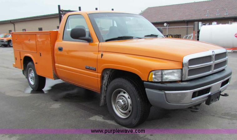 image for item B7091 2001 Dodge Ram 2500HD pickup truck