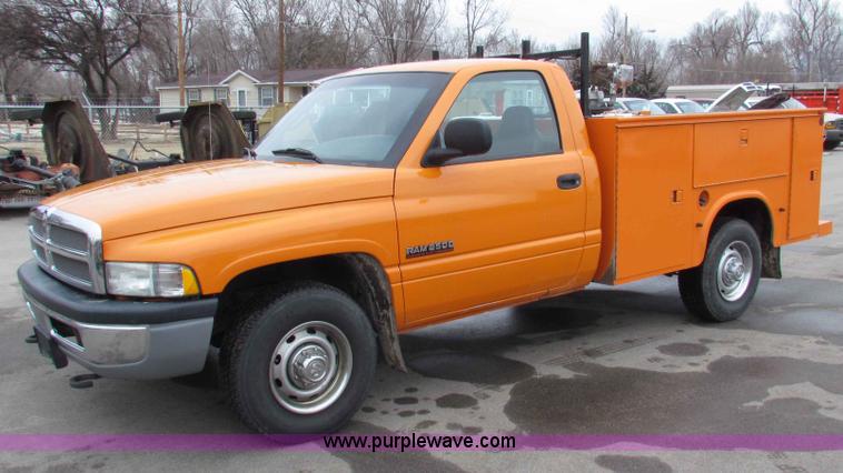 image for item B7091 2001 Dodge Ram 2500HD pickup truck