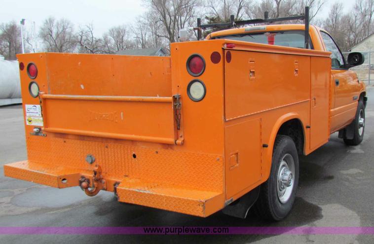 image for item B7091 2001 Dodge Ram 2500HD pickup truck