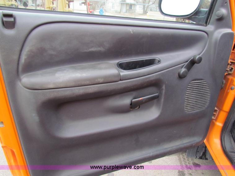 image for item B7091 2001 Dodge Ram 2500HD pickup truck