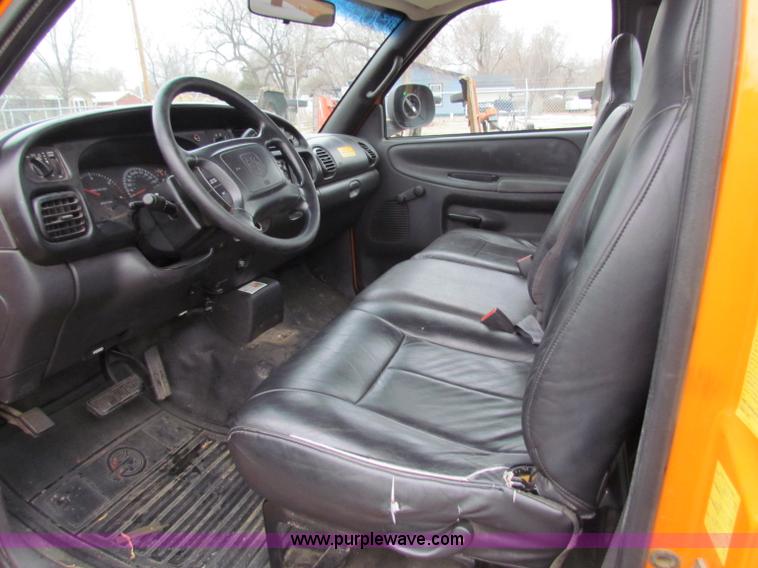 image for item B7091 2001 Dodge Ram 2500HD pickup truck