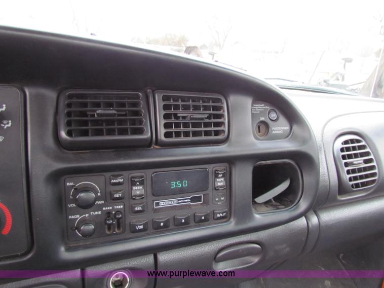 image for item B7091 2001 Dodge Ram 2500HD pickup truck