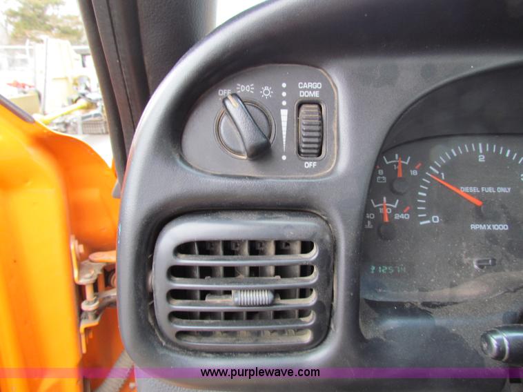 image for item B7091 2001 Dodge Ram 2500HD pickup truck