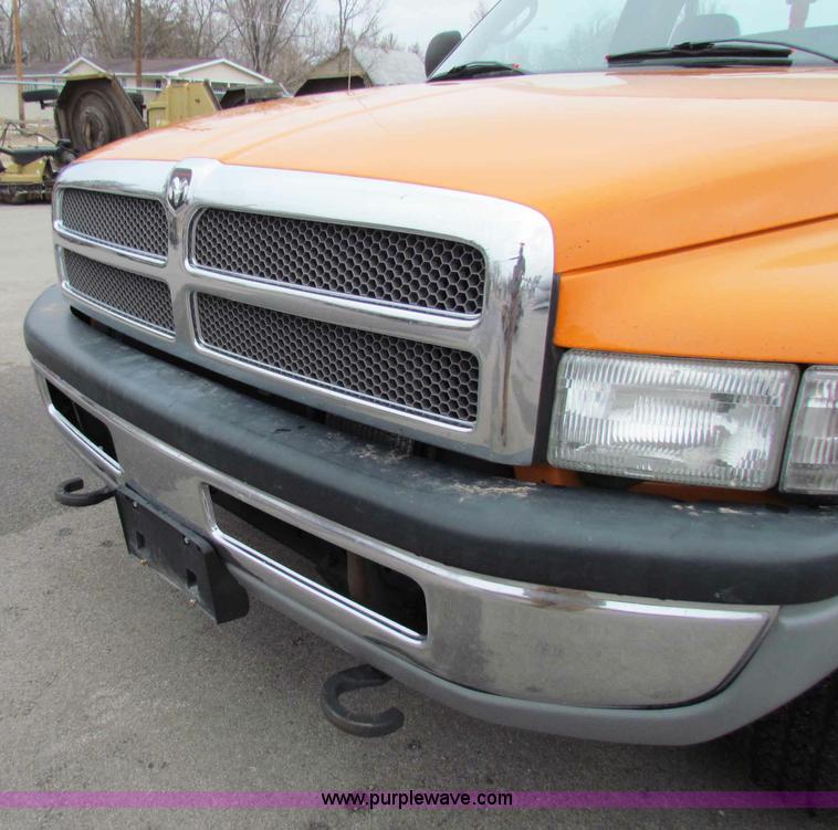 image for item B7091 2001 Dodge Ram 2500HD pickup truck