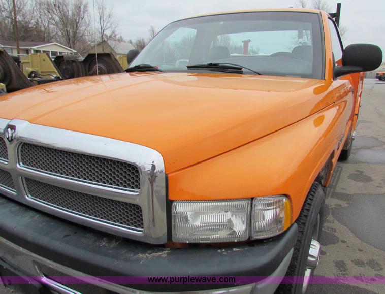 image for item B7091 2001 Dodge Ram 2500HD pickup truck