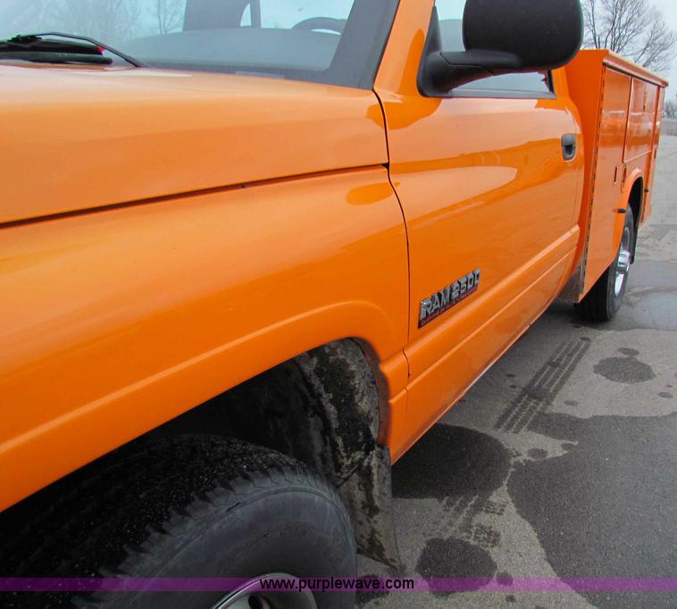 image for item B7091 2001 Dodge Ram 2500HD pickup truck