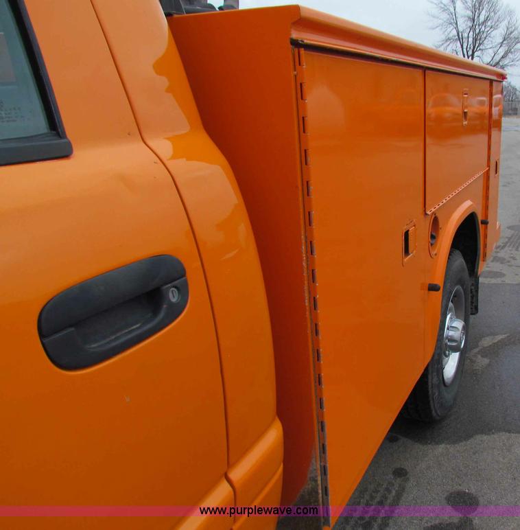 image for item B7091 2001 Dodge Ram 2500HD pickup truck