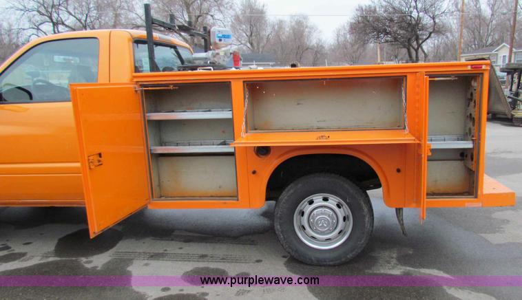 image for item B7091 2001 Dodge Ram 2500HD pickup truck
