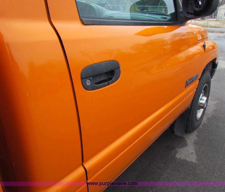 image for item B7091 2001 Dodge Ram 2500HD pickup truck