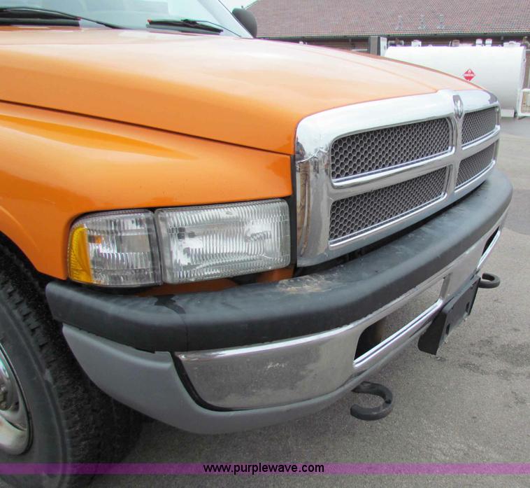 image for item B7091 2001 Dodge Ram 2500HD pickup truck
