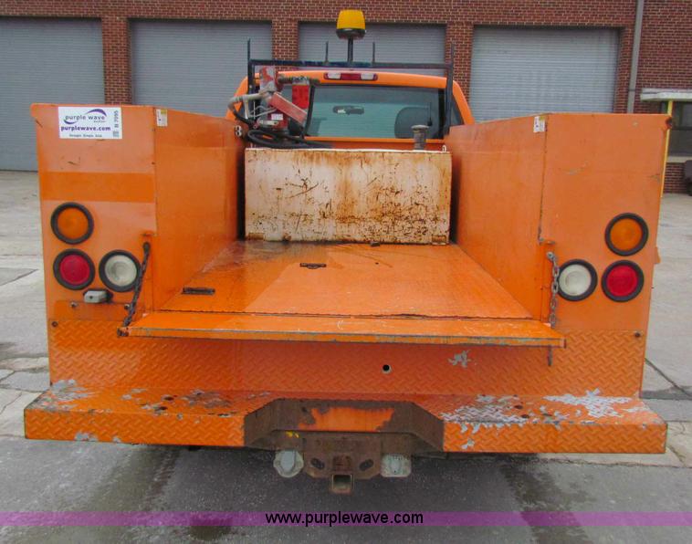 image for item B7095 2002 Chevrolet Silverado C2500HD pickup truck