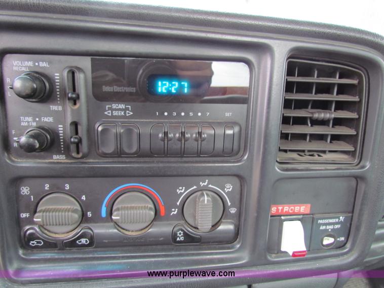 image for item B7095 2002 Chevrolet Silverado C2500HD pickup truck