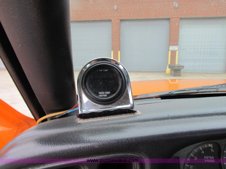 image for item B7095 2002 Chevrolet Silverado C2500HD pickup truck