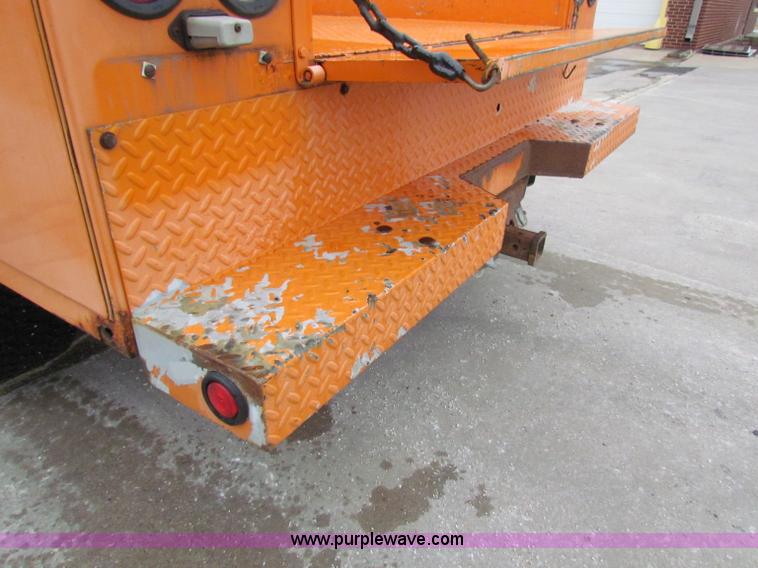 image for item B7095 2002 Chevrolet Silverado C2500HD pickup truck