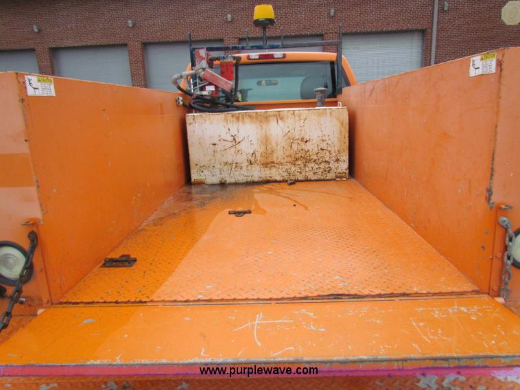 image for item B7095 2002 Chevrolet Silverado C2500HD pickup truck