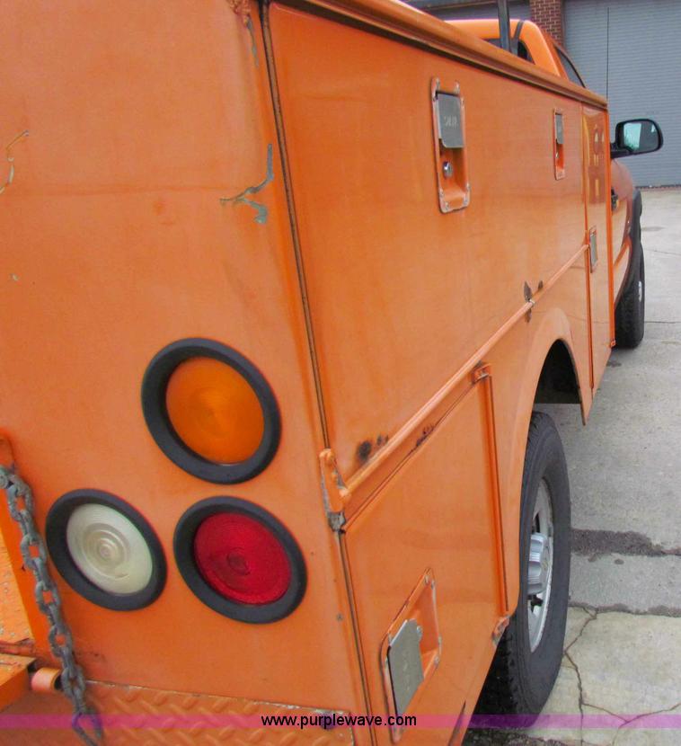 image for item B7095 2002 Chevrolet Silverado C2500HD pickup truck