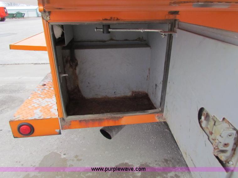 image for item B7095 2002 Chevrolet Silverado C2500HD pickup truck