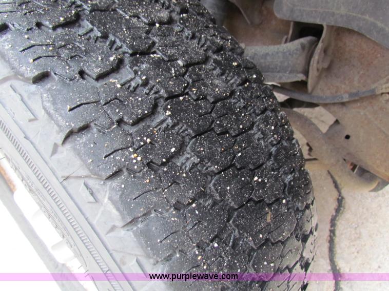 image for item B7095 2002 Chevrolet Silverado C2500HD pickup truck