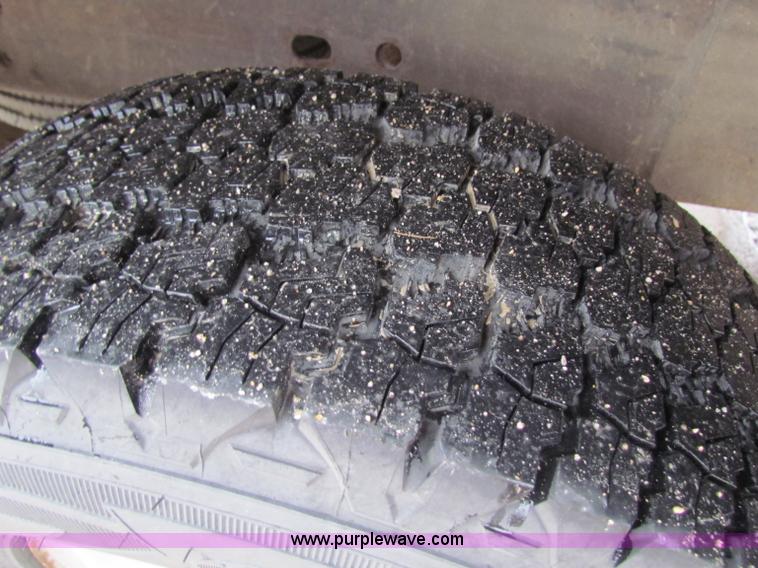 image for item B7095 2002 Chevrolet Silverado C2500HD pickup truck