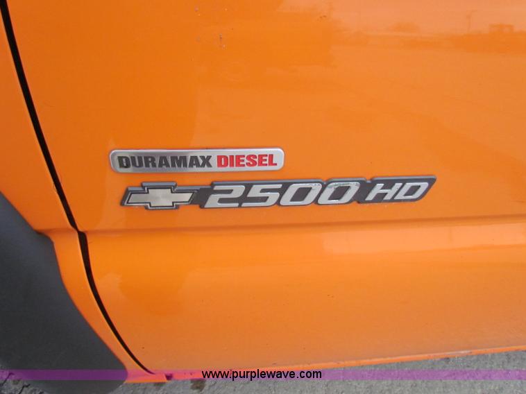 image for item B7095 2002 Chevrolet Silverado C2500HD pickup truck