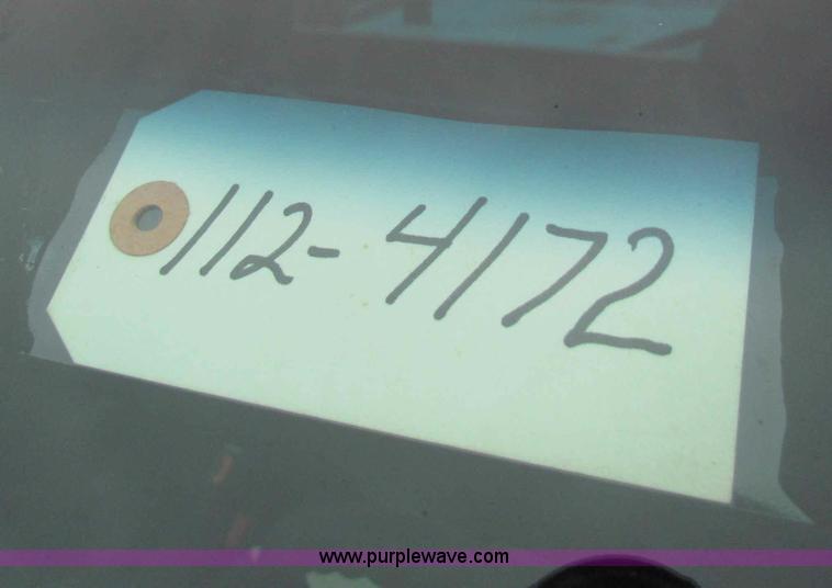 image for item B7095 2002 Chevrolet Silverado C2500HD pickup truck